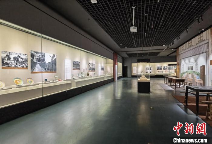 “时光刻度——陕西历史博物馆藏搪瓷中的时代记忆”展开幕。　陕西历史博物馆供图
