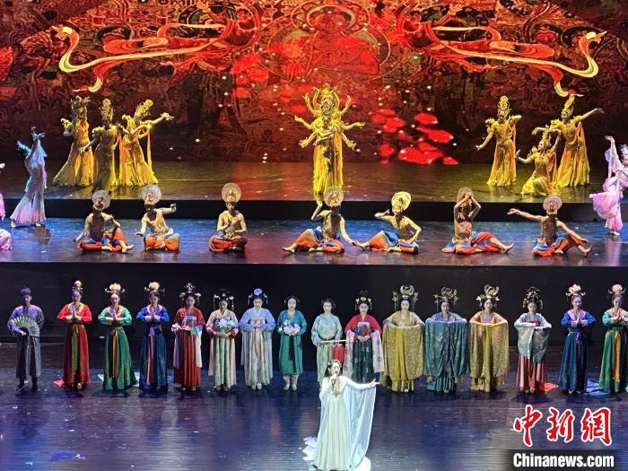 图为第11届敦煌行·丝绸之路国际旅游节活动现场。　杨艳敏 摄